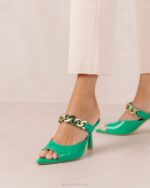 Жени лъскаво зелено Alohas daisy shiny - зелени кожени мулета NVPD535