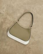 Жени прашно маслинено ярко бяло Alohas the c bicolor - бяла и зелена кожена чанта NVPD1123 - Image 2