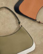 Жени прашно маслинено ярко бяло Alohas the c bicolor - бяла и зелена кожена чанта NVPD1123 - Image 6